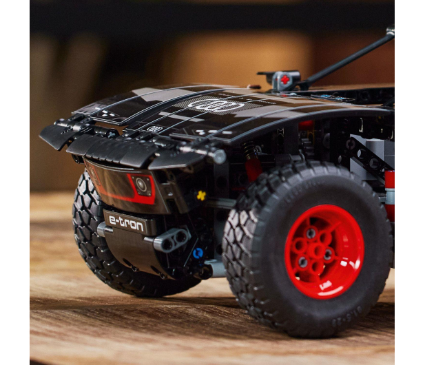 LEGO Technic 42160 Audi RS Q e-tron - 1159436 - zdjęcie 8